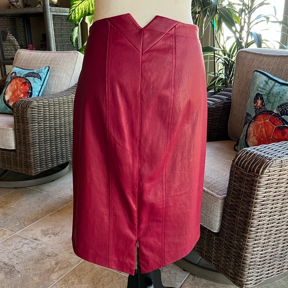 Elie Tahari red 100% leather skirt, fully lined with hidden zipper closure/vent. - Picture 2 of 2